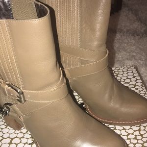NIB taupe boots sz. 81/2